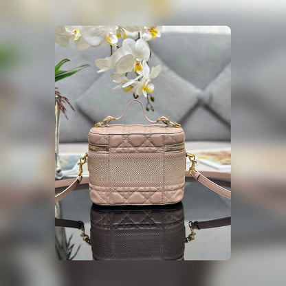 Anum Bags Detail