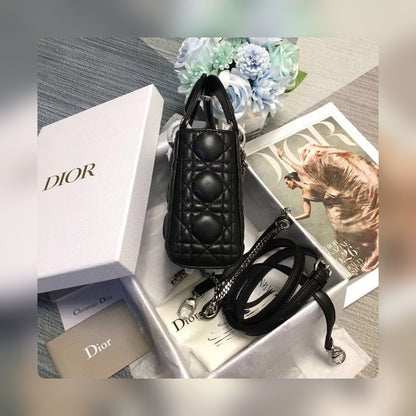 Anum Bags Detail