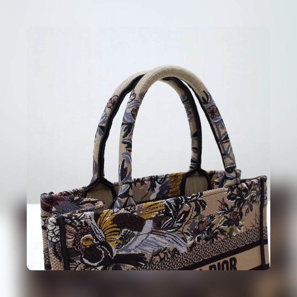 Anum Bags Detail