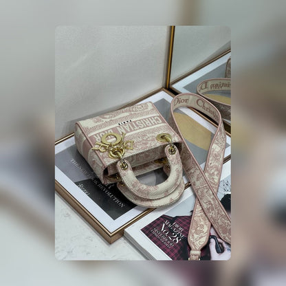 Anum Bags Detail