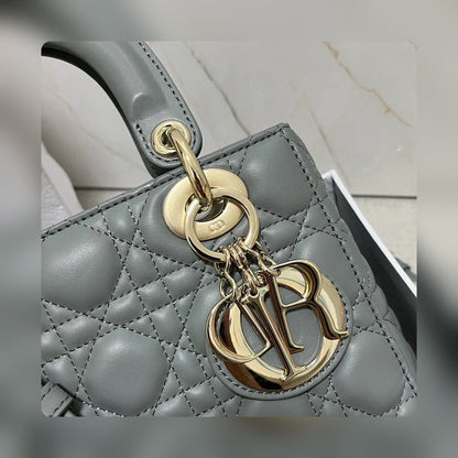 Anum Bags Detail
