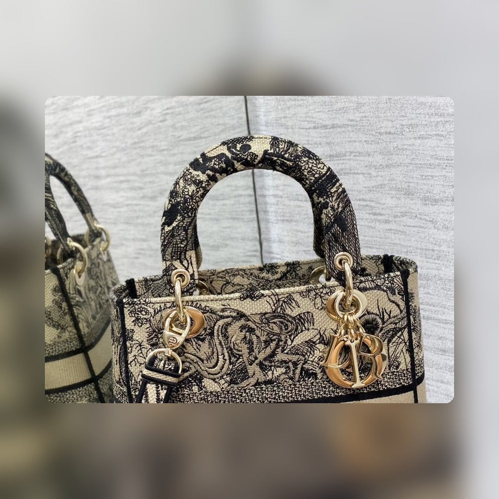 Anum Bags Detail