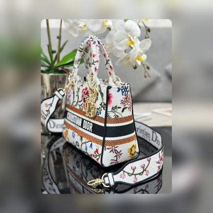 Anum Bags Detail