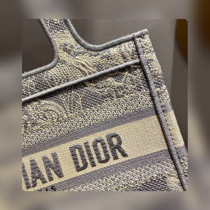 Anum Bags Detail