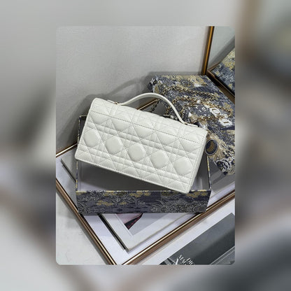 Anum Bags Detail