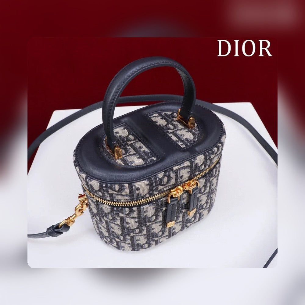 Anum Bags Detail