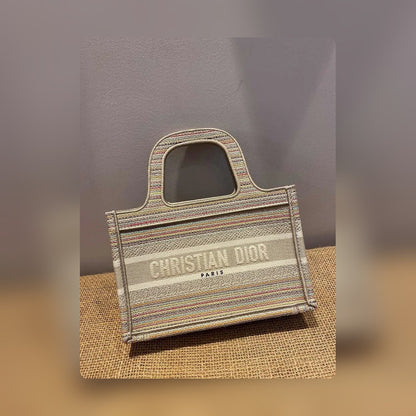 Anum Bags Detail