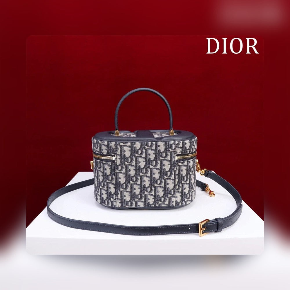 Anum Bags Detail