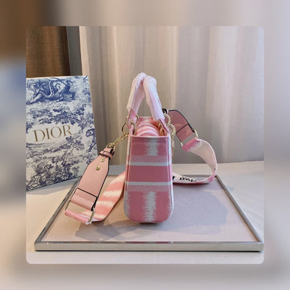 Anum Bags Detail