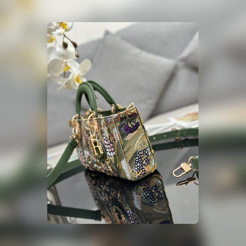 Anum Bags Detail