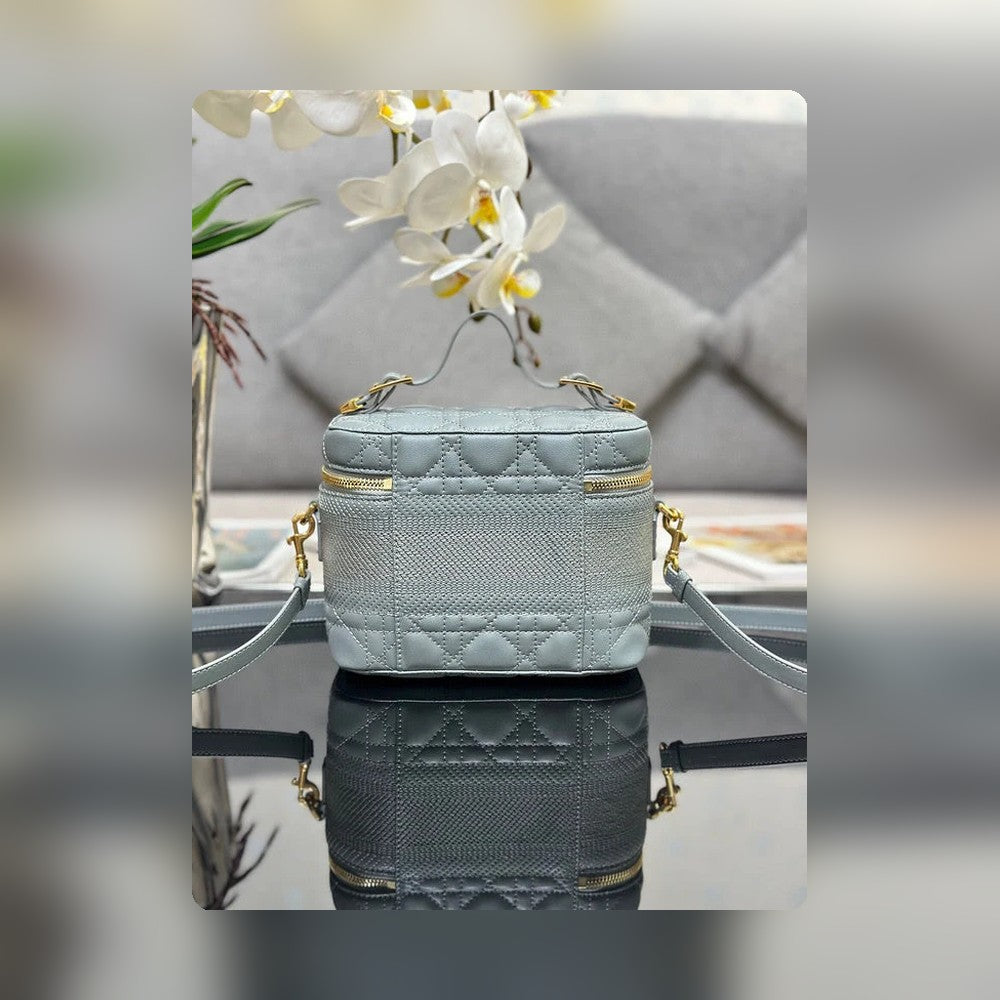 Anum Bags Detail