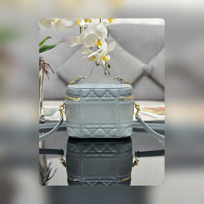 Anum Bags Detail