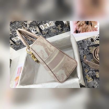 Anum Bags Detail