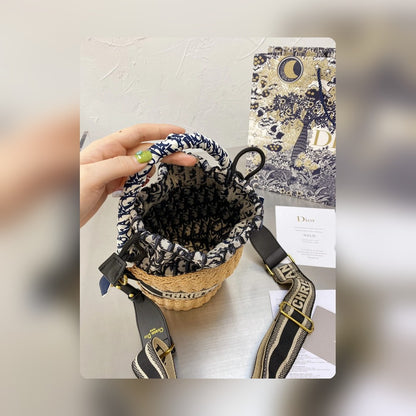 Anum Bags Detail