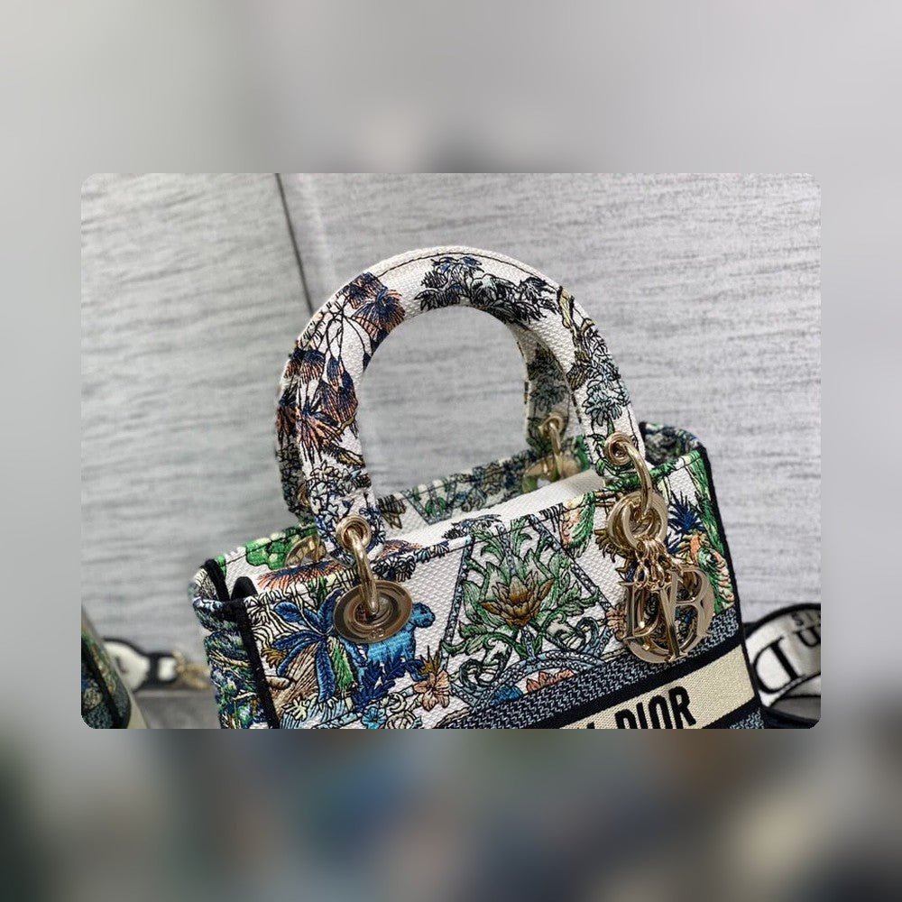 Anum Bags Detail