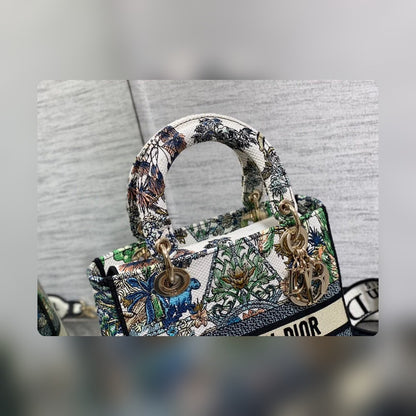 Anum Bags Detail