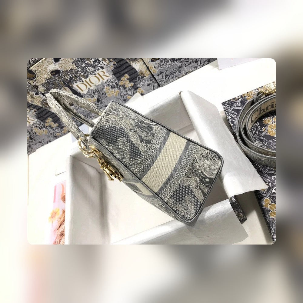 Anum Bags Detail