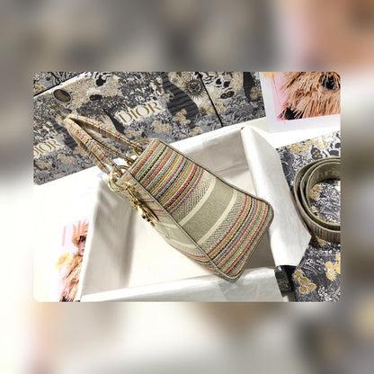 Anum Bags Detail
