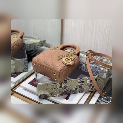 Anum Bags Detail