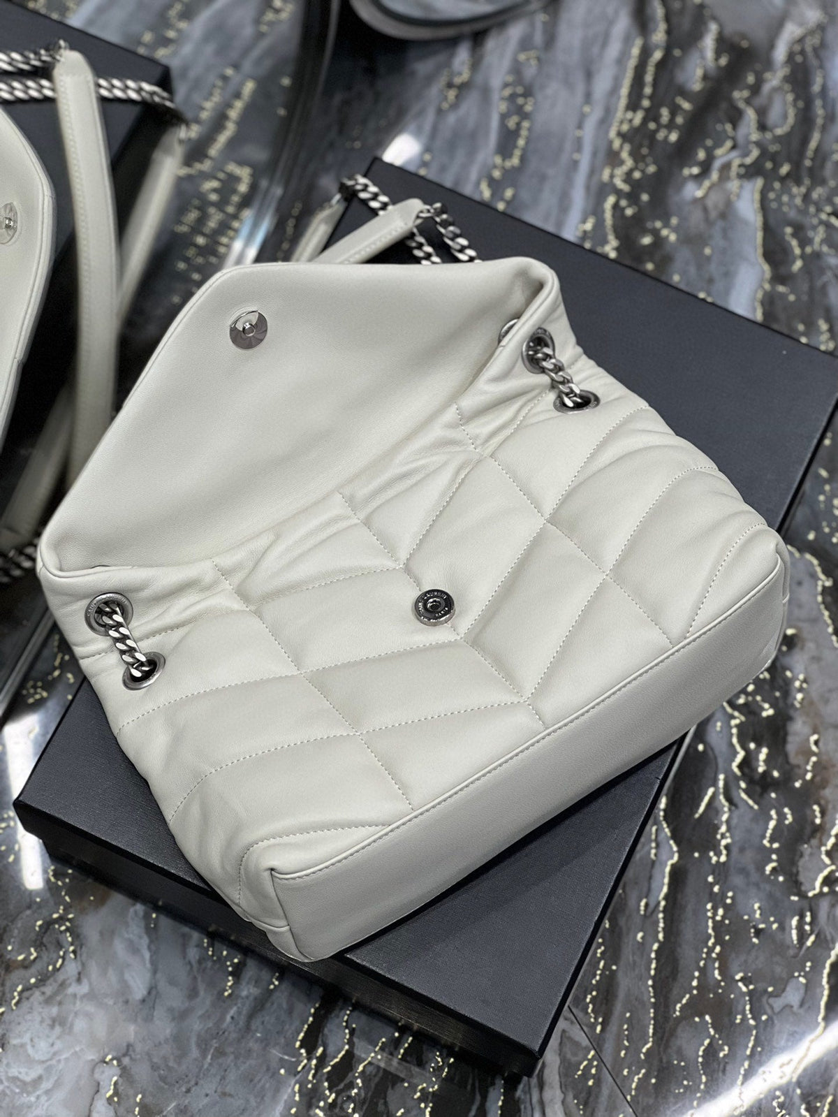 Anum Bags Detail
