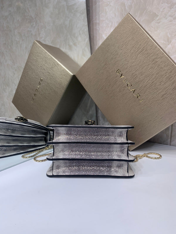 Anum Bags Detail