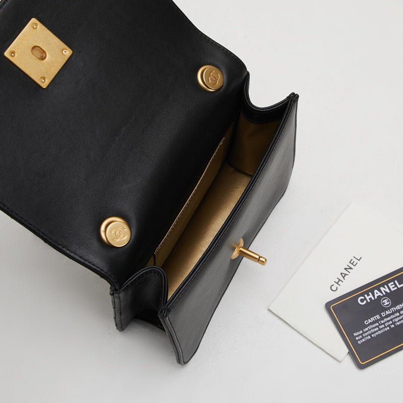 Anum Bags Detail