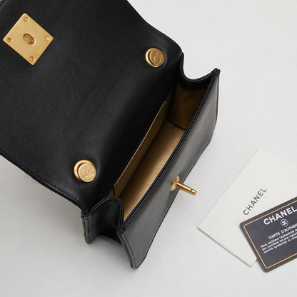 Anum Bags Detail