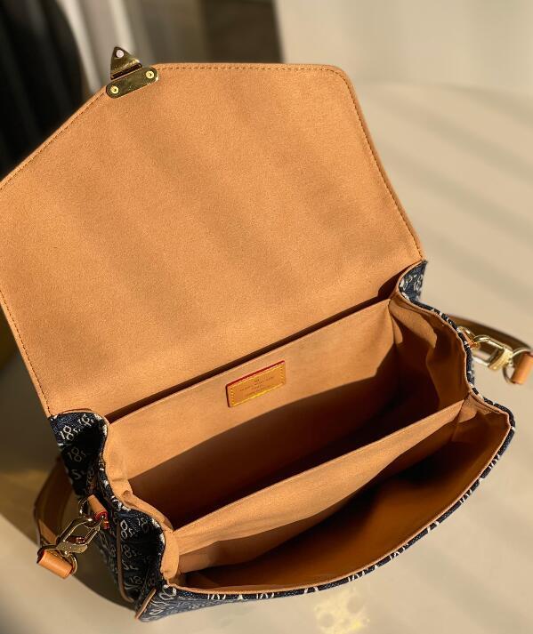 Anum Bags Detail