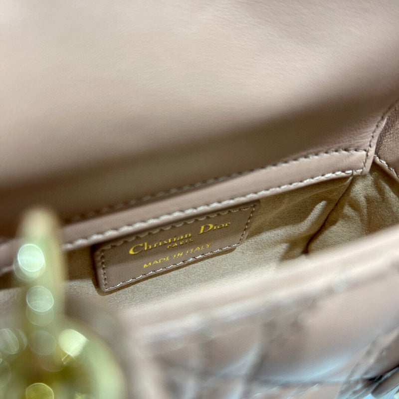 Anum Bags Detail