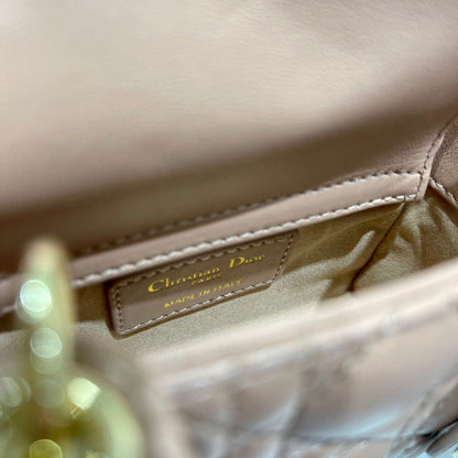 Anum Bags Detail