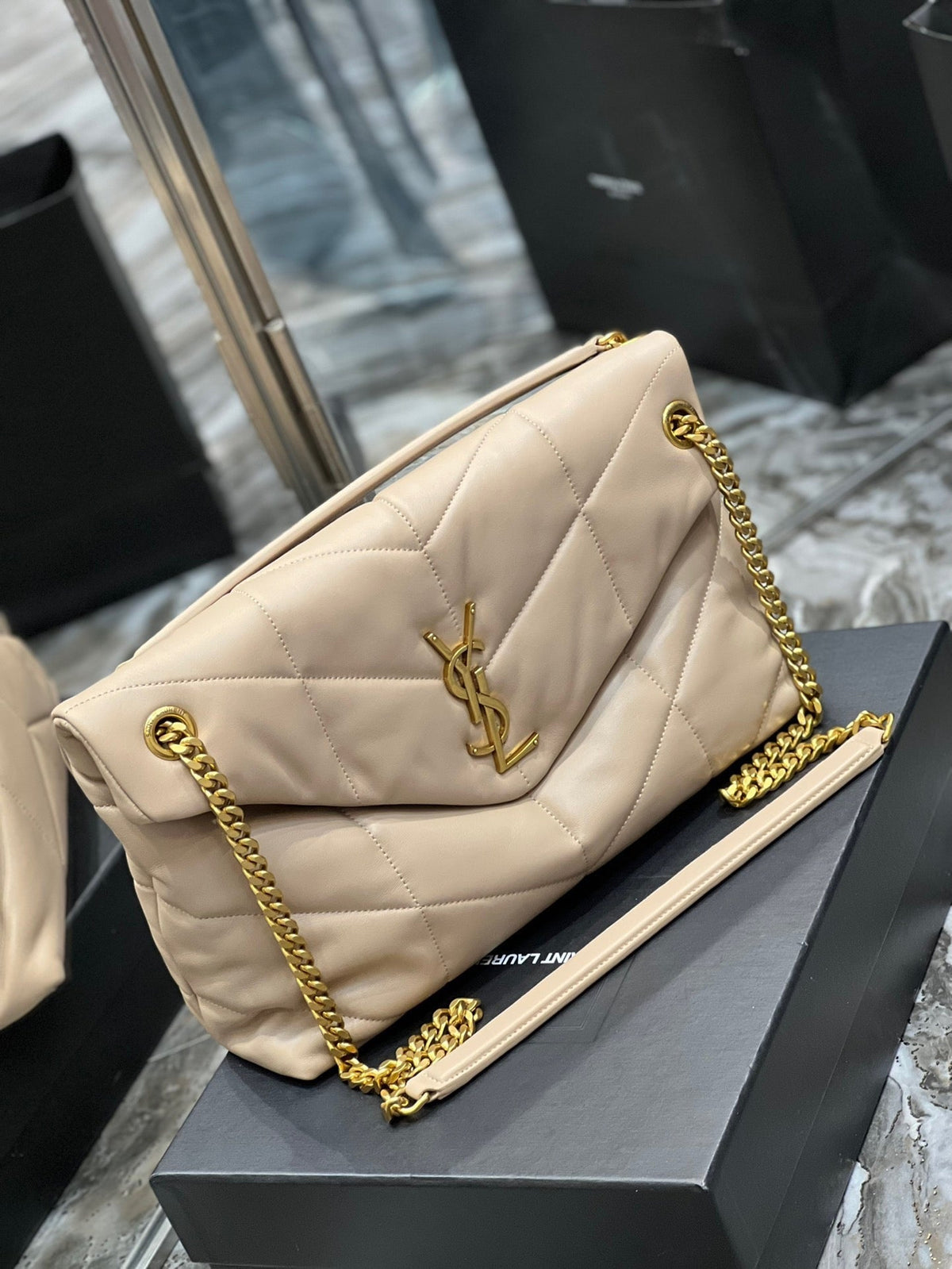 Anum Bags Detail
