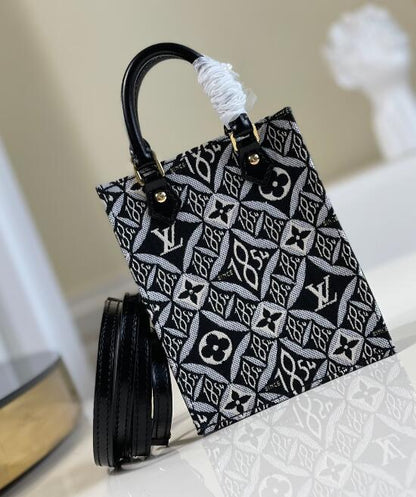 Anum Bags Detail
