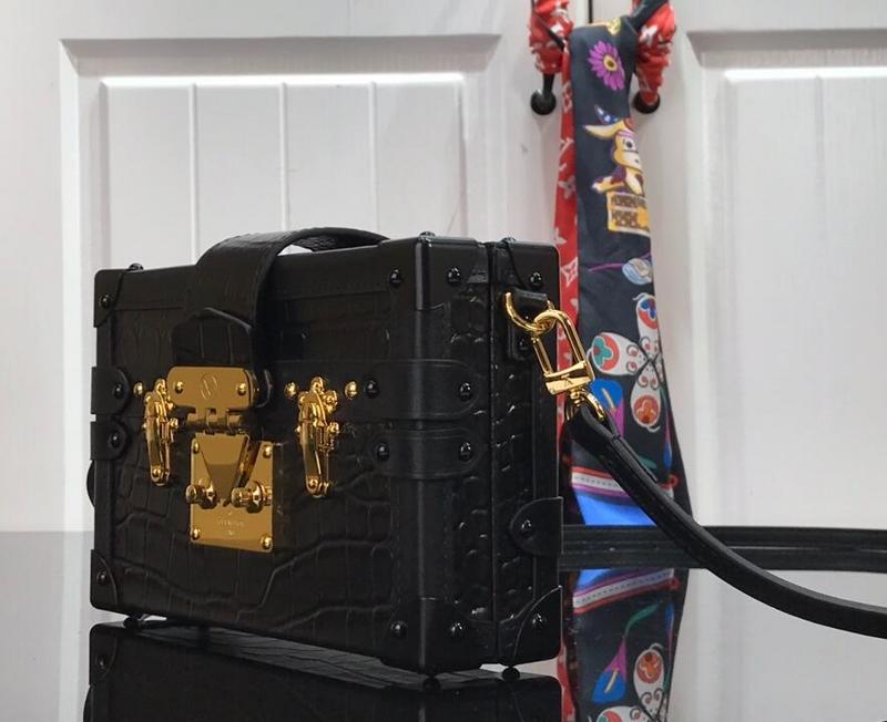 Anum Bags Detail