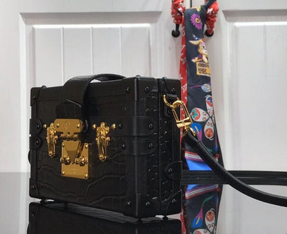 Anum Bags Detail