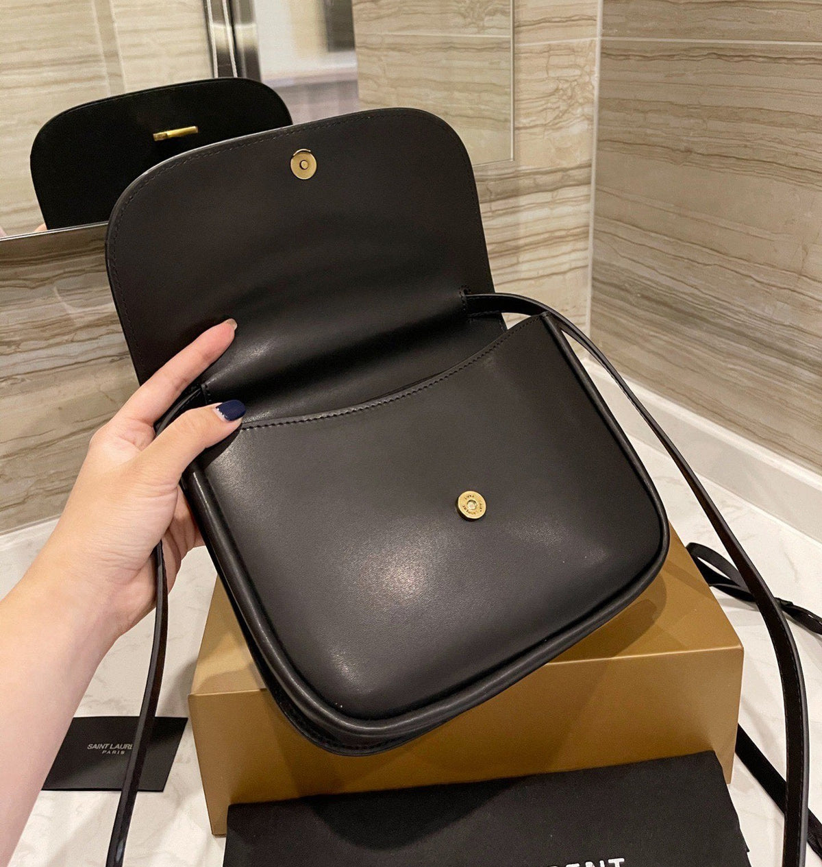 Anum Bags Detail