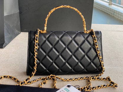 Anum Bags Detail