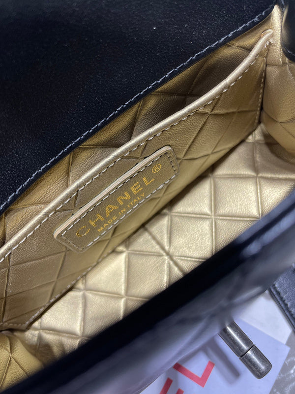 Anum Bags Detail