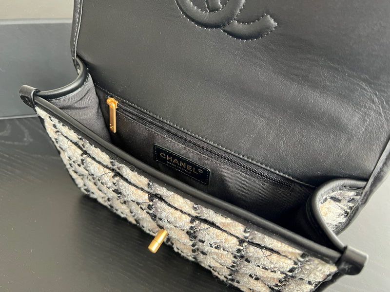 Anum Bags Detail