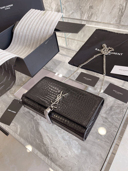 Anum Bags Detail