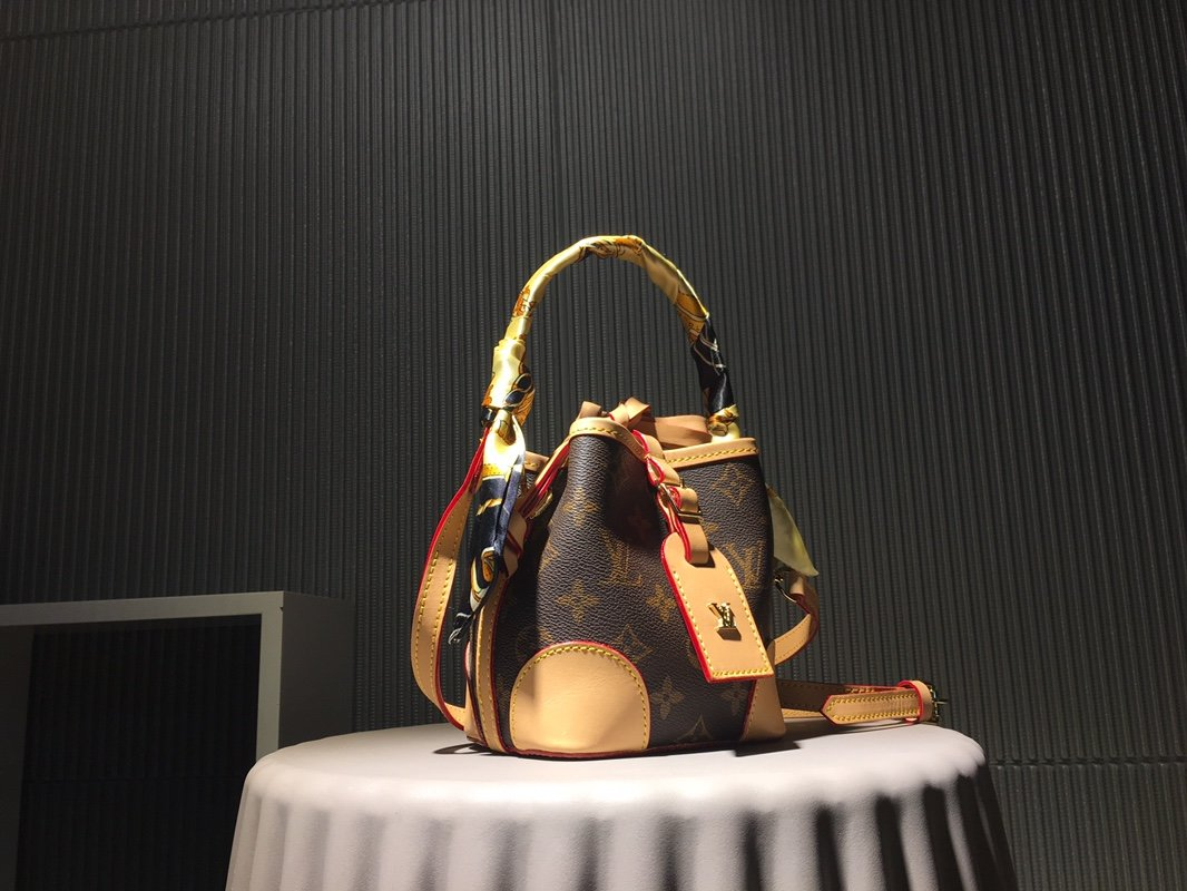 Anum Bags Detail