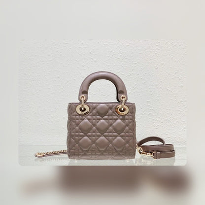 Anum Bags Detail