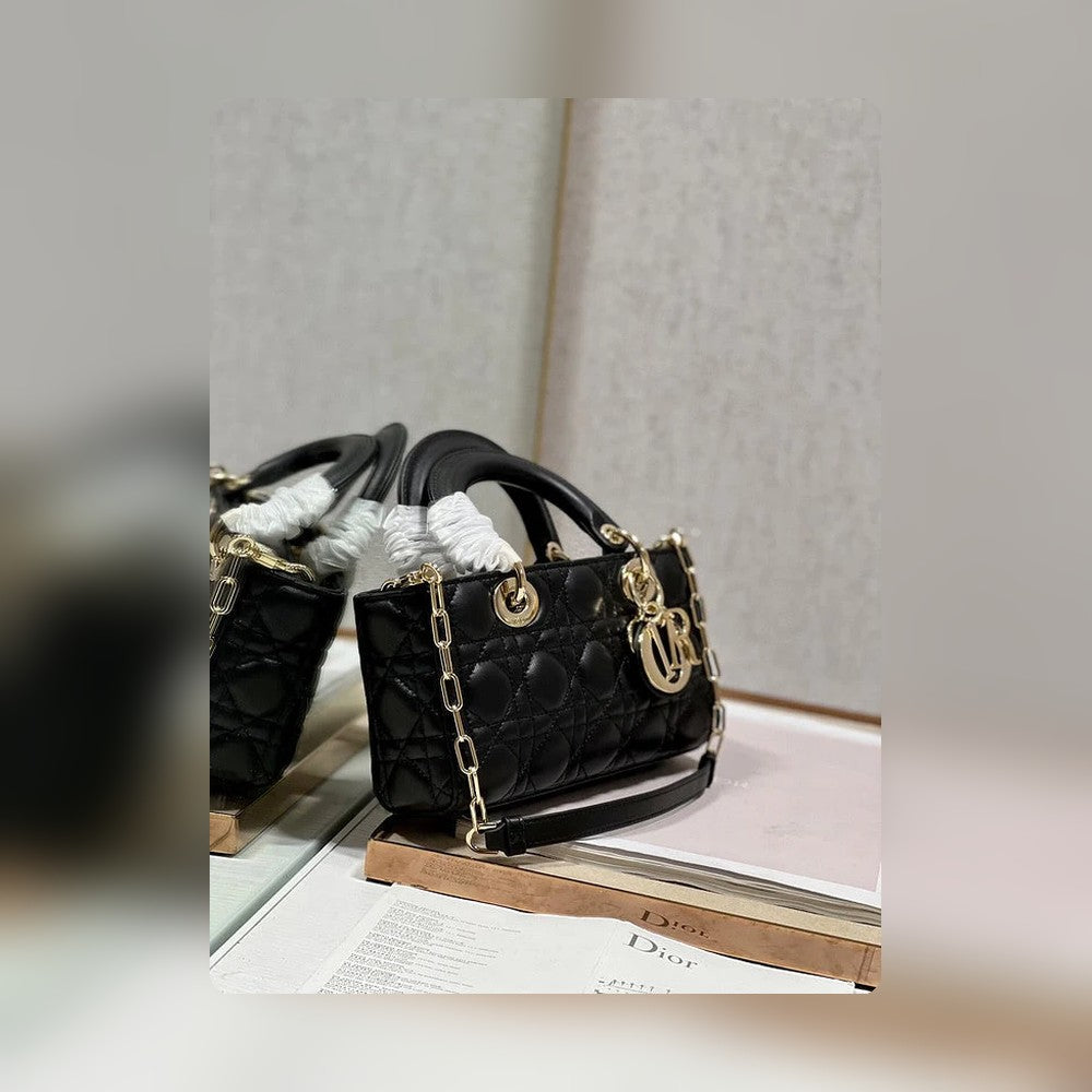 Anum Bags Detail