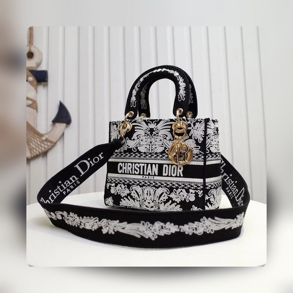 Anum Bags Detail