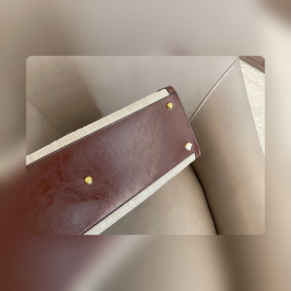 Anum Bags Detail