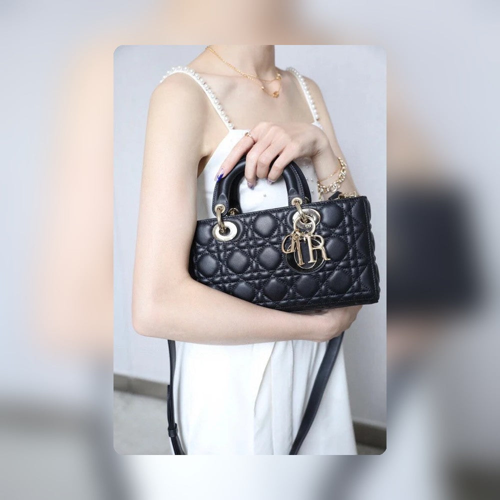 Anum Bags Detail