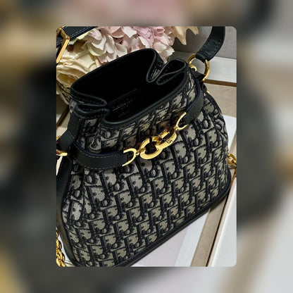 Anum Bags Detail