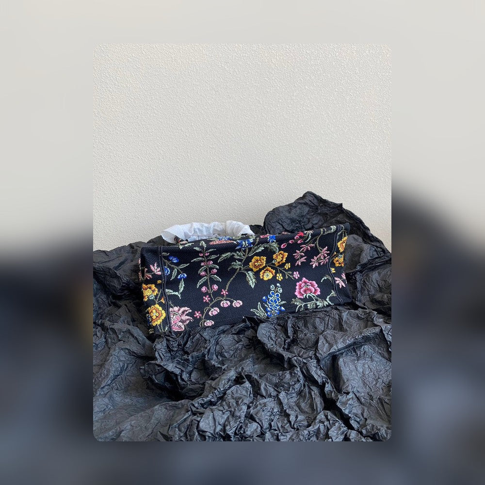 Anum Bags Detail