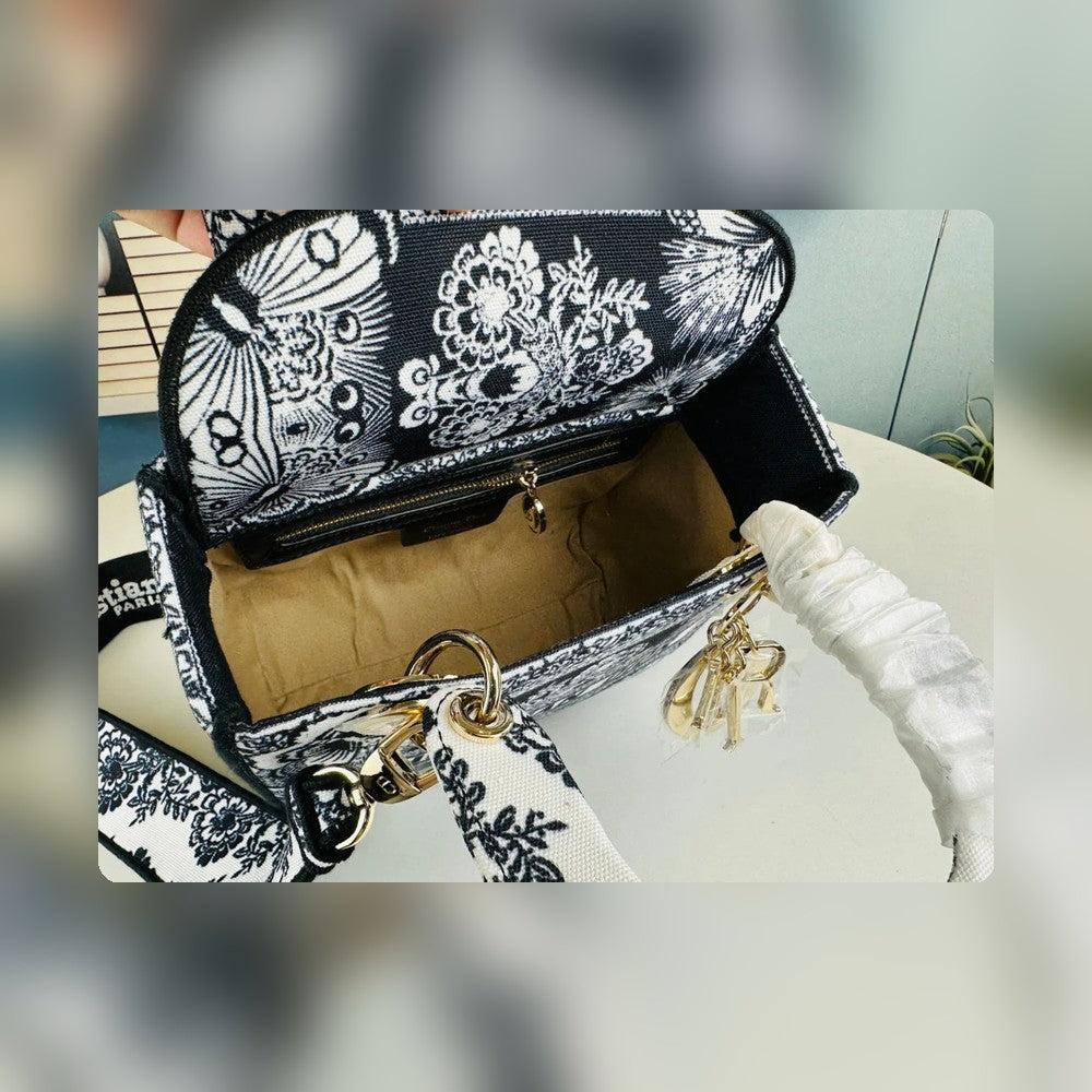 Anum Bags Detail