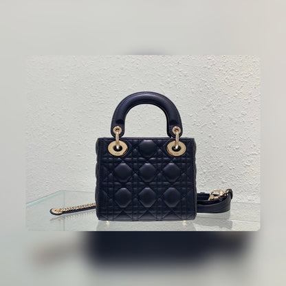 Anum Bags Detail