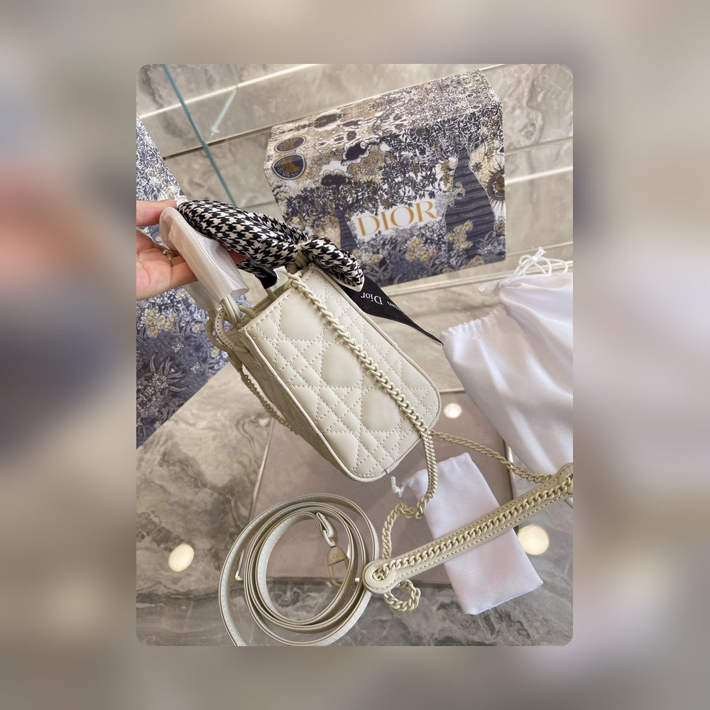 Anum Bags Detail